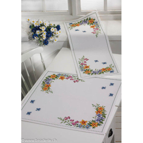 Permin, kit chemin de table fleurs au printemps (PE68-2349)