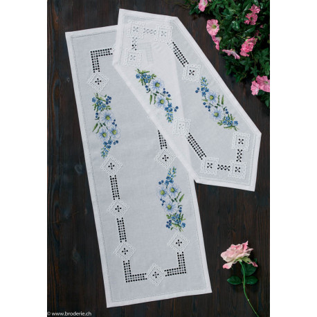 Permin, kit chemin de table fleurs bleues (PE63-1734)